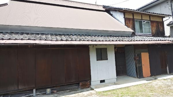 Wood house with storehouses in Hyogo