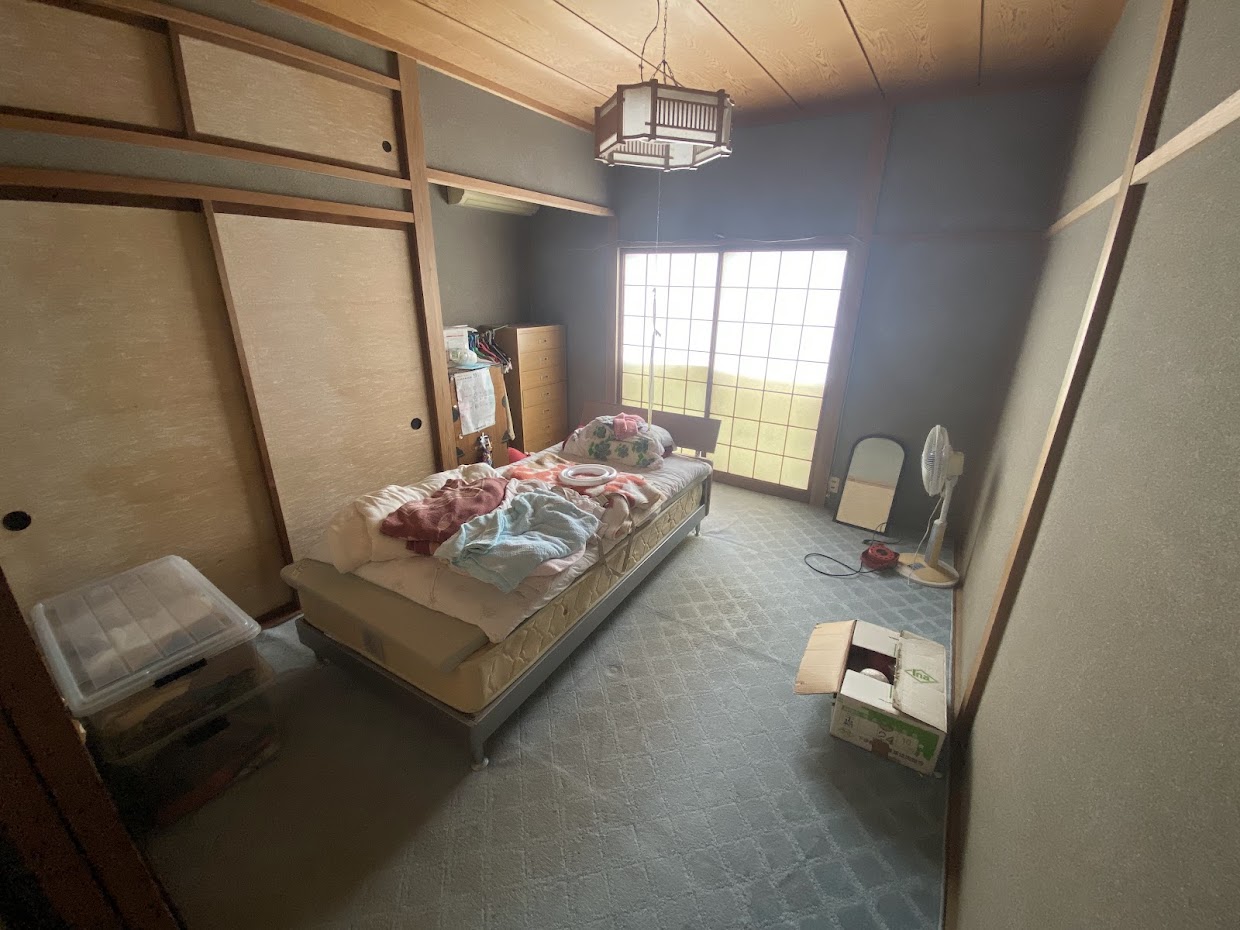 1970s wood house on a large plot in Toyama