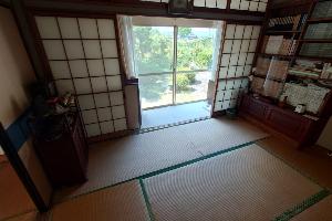 1970s steel-frame house on a large plot in Yamaguchi