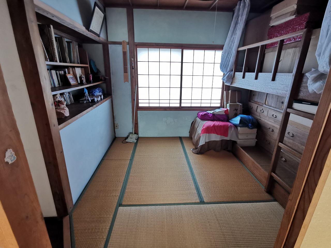 Wood house in Himi