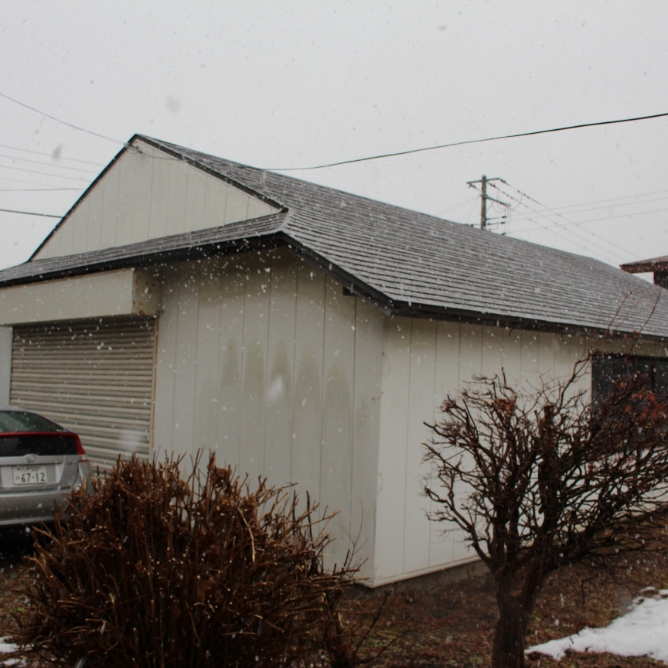 1970s wood house on a large plot in Aomori