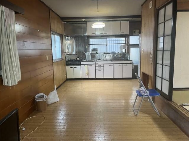 1970s wood house, 7-min walk to station, Shizuoka