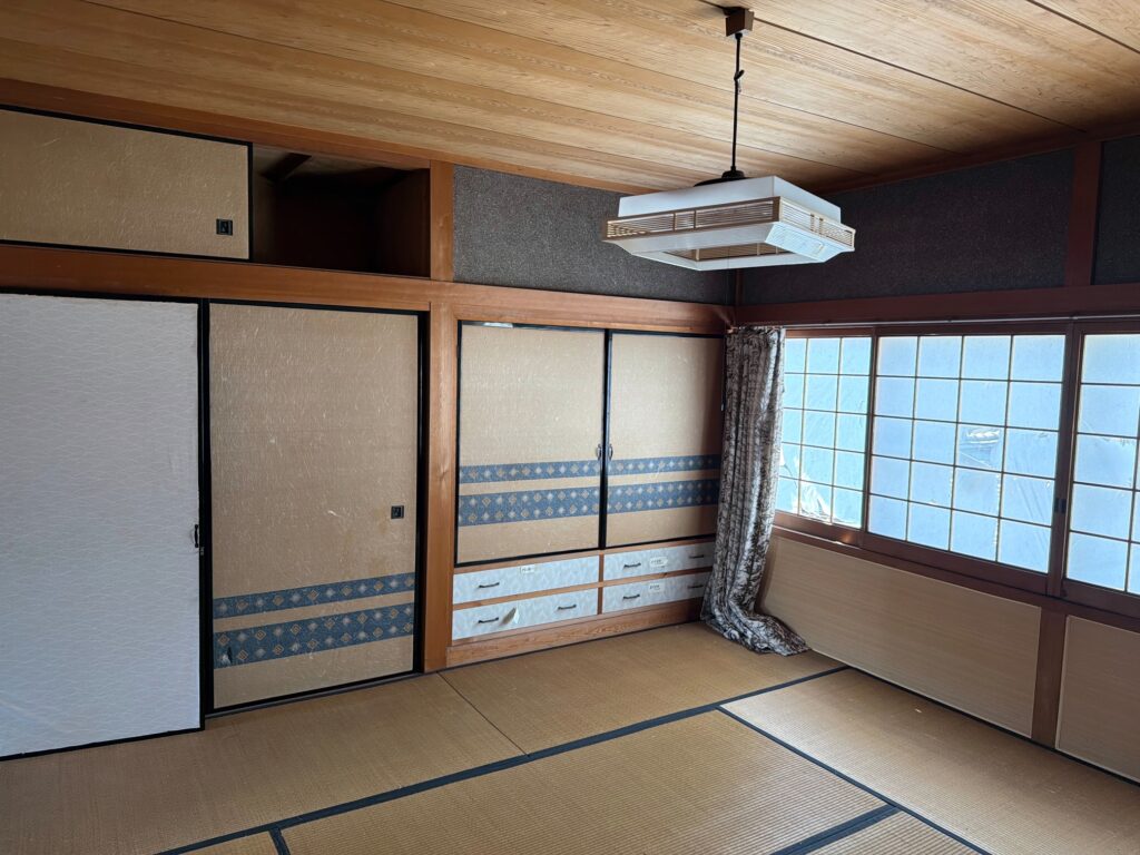 1970s wood house, 19-min walk to station, Mineyama, Kyotango