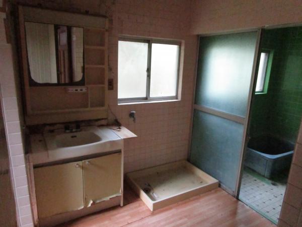 1860s wood house on a large plot in Oita