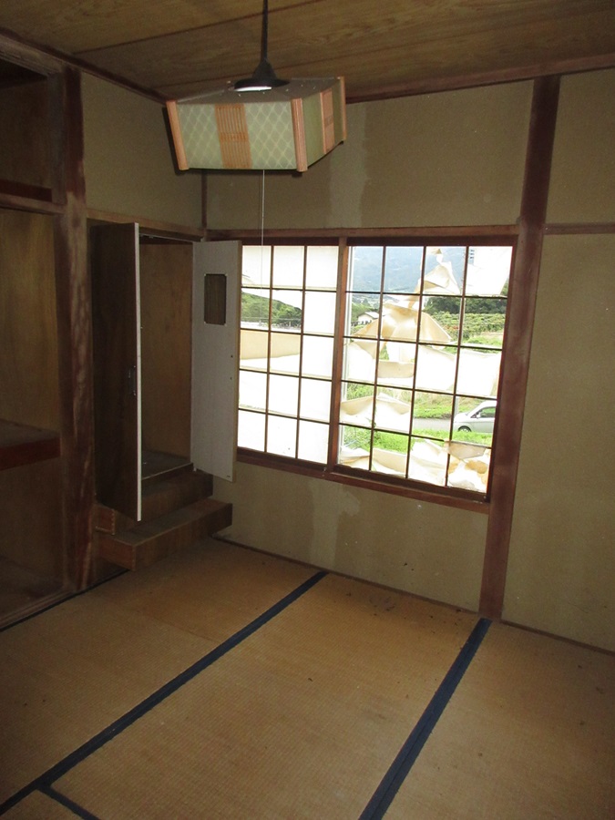 1970s wood house, 12-min walk to station, Iwate