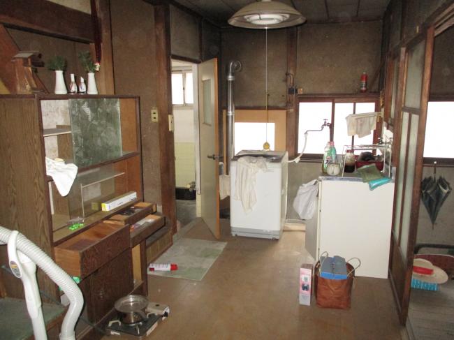 1980s wood house, 15-min walk to station, Okayama