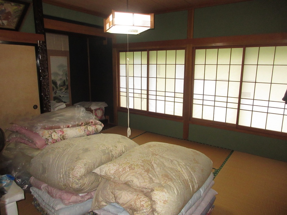 1980s wood house, 12-min walk to station, Iwate