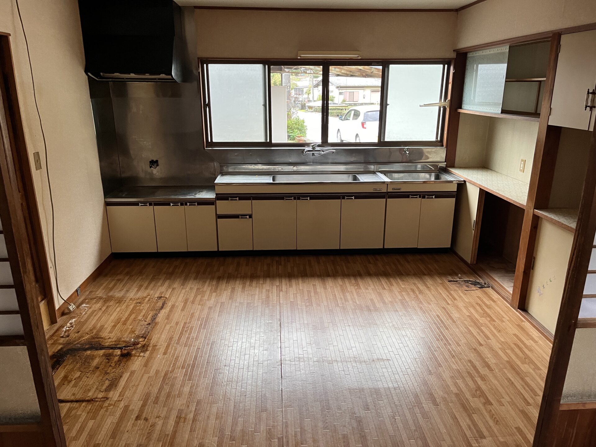 1950s wood house on a large plot in Shizuoka