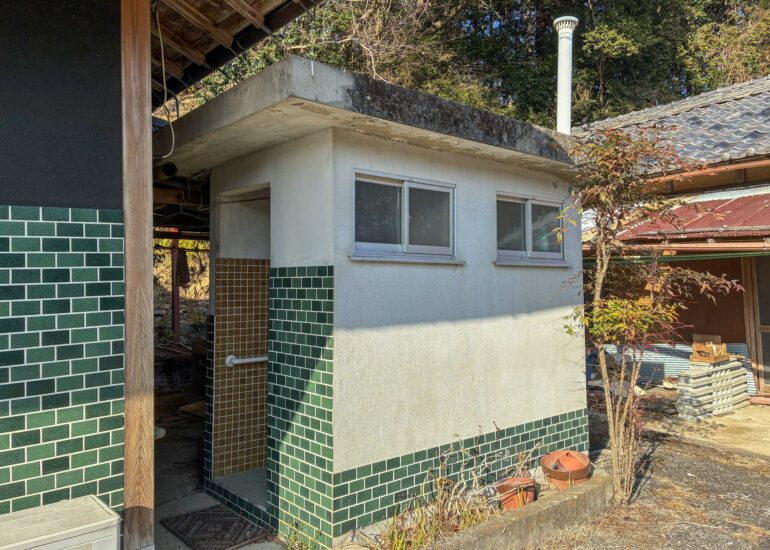1970s wood house in Matsusaka Kahada