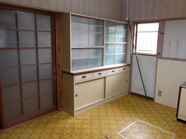 1970s wood house, 6-min walk to station, Ehime