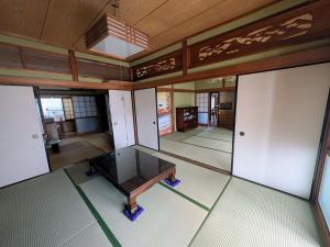 1970s wood house, 17-min walk to station, Shimane