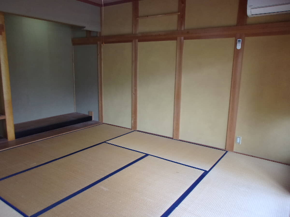 1990s wood house in Hiroshima