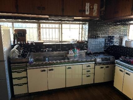 1970s wood house on a large plot in Tashirogawara, Kinko