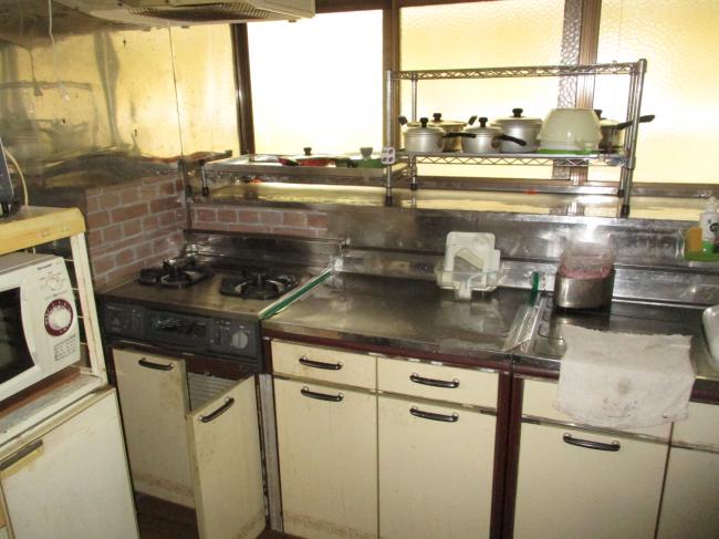 1970s wood house, 17-min walk to station, Okayama