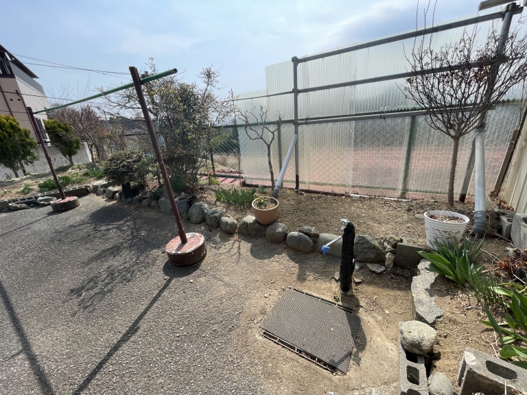 Price Reduced! Retro House with Charming Glass Panes and Warm Fittings