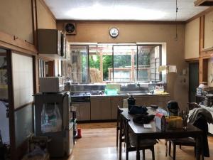 1950s wood house on a large plot in Niigata