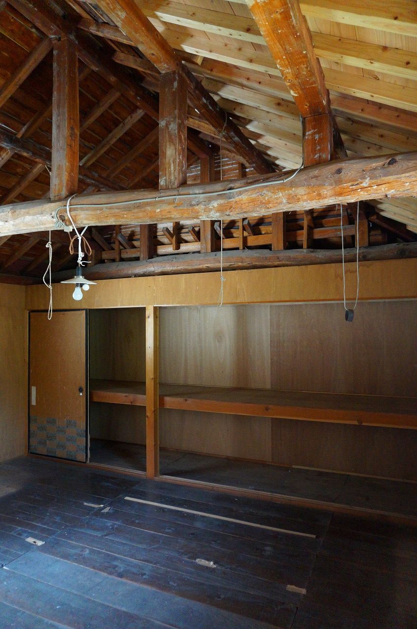 1960s wood house on a large plot in Fukui