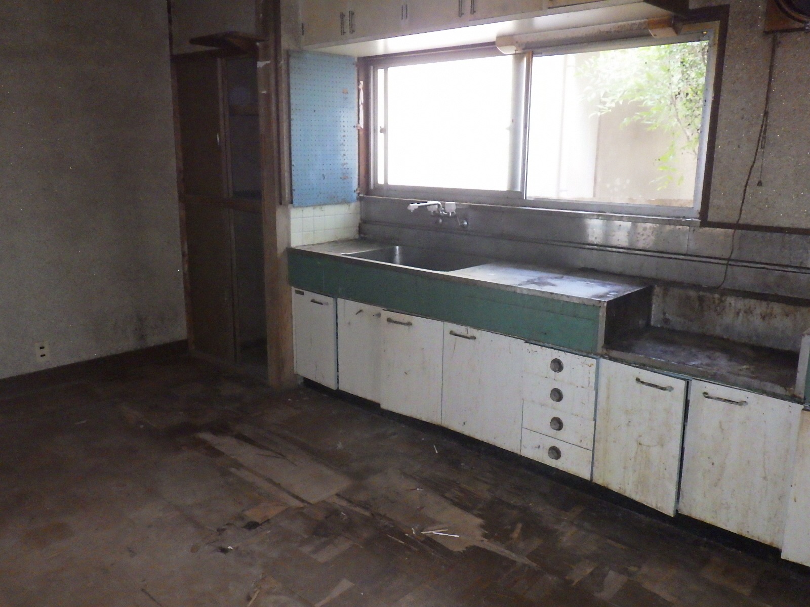 1960s wood house in Kochi