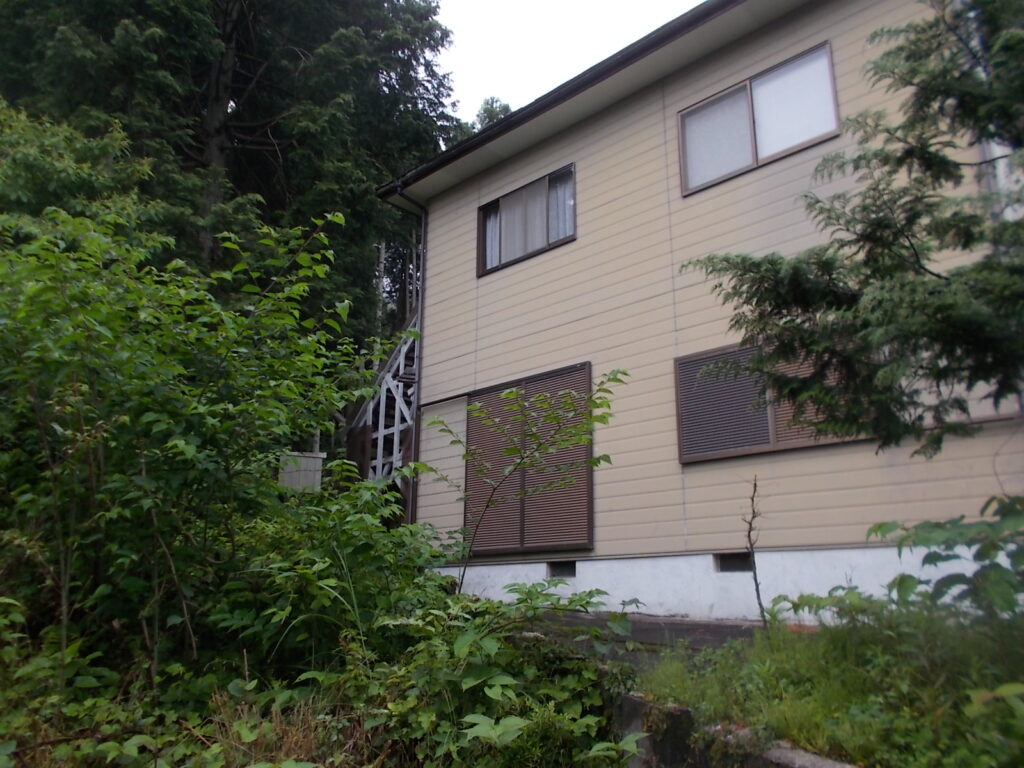 1990s wood house in Shiga