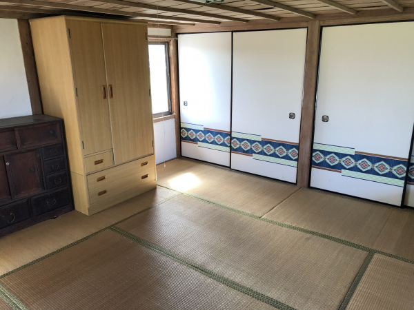 1950s wood house with storehouses in Oita