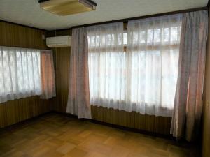 1970s wood house, 8-min walk to station, Shimane