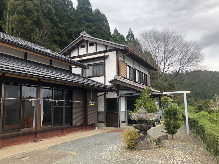 Wood house with outbuildings in Yagi, Nantan