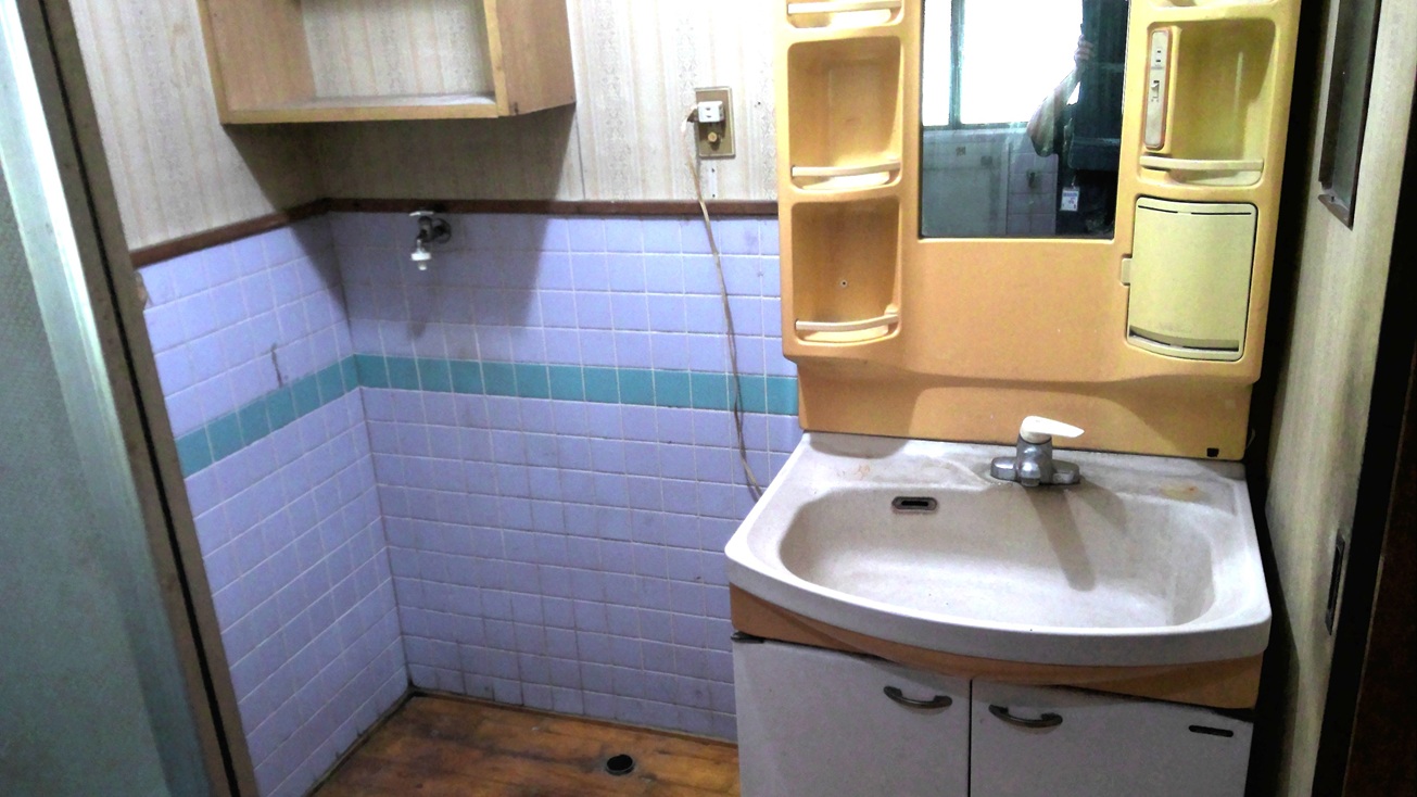 1980s wood house in Koyama, Kimotsuki, farmland, approval needed