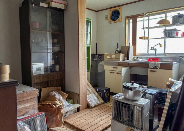1970s wood house on a large plot in Matsusaka Kahada