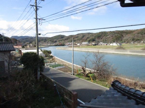 1960s wood house with storehouses in Oita