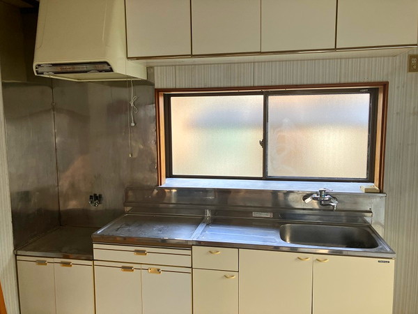 1980s wood house, 5-min walk to station, Shizuoka