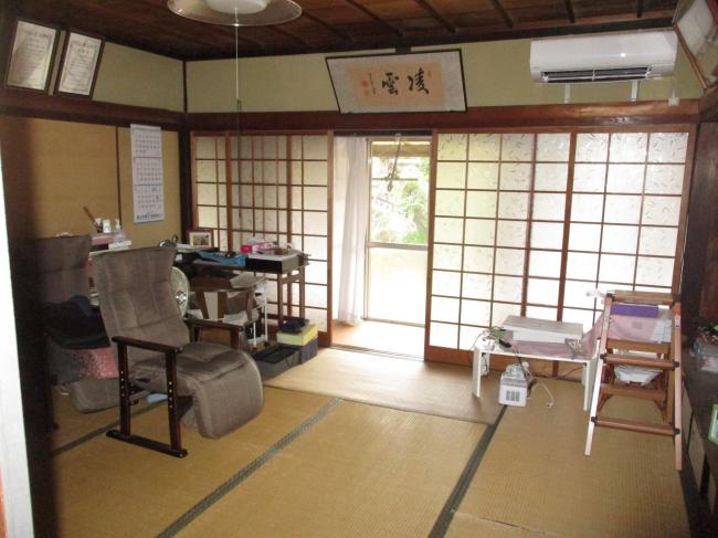 1920s wood house on a large plot in Okayama