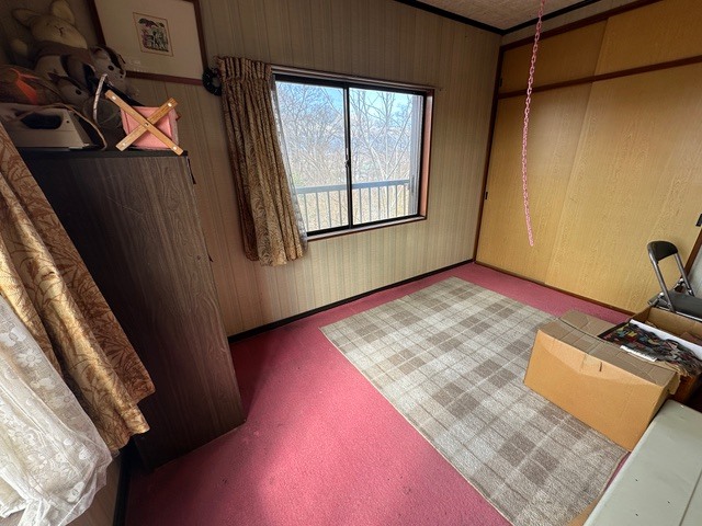1980s wood house on a large plot in Yamanashi