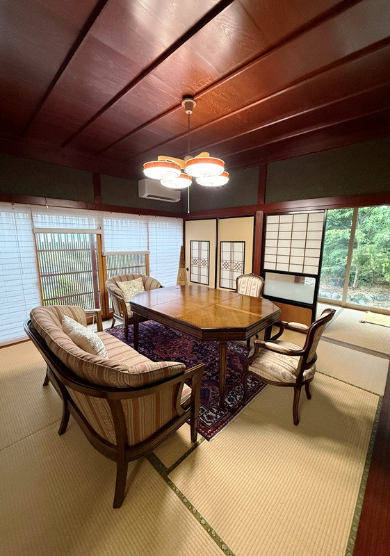 1960s wood house, 17-min walk to station, Toyama