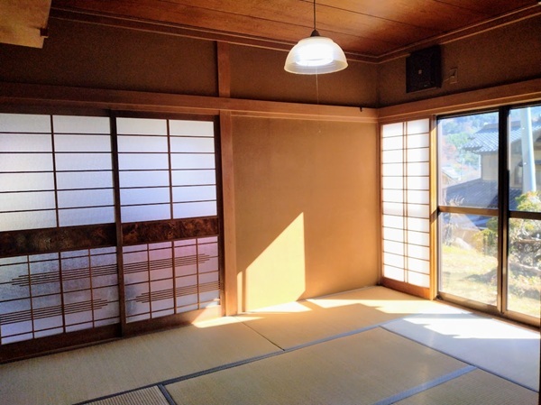 1980s wood house on a large plot in Yamanashi