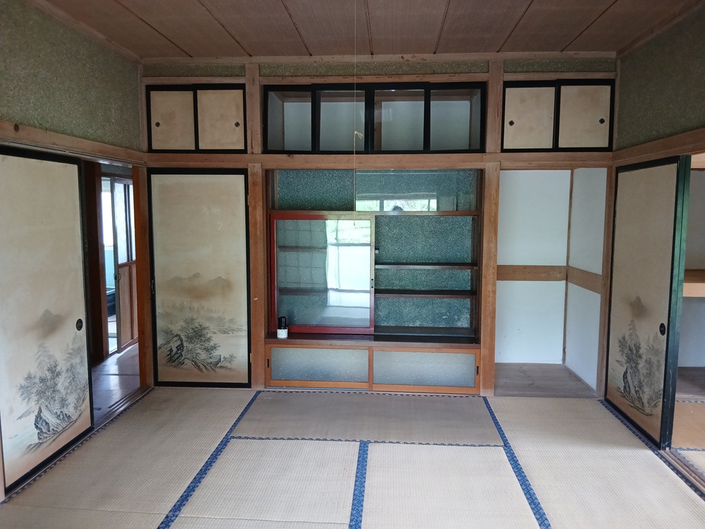 1960s wood house, 11-min walk to station, Iwate