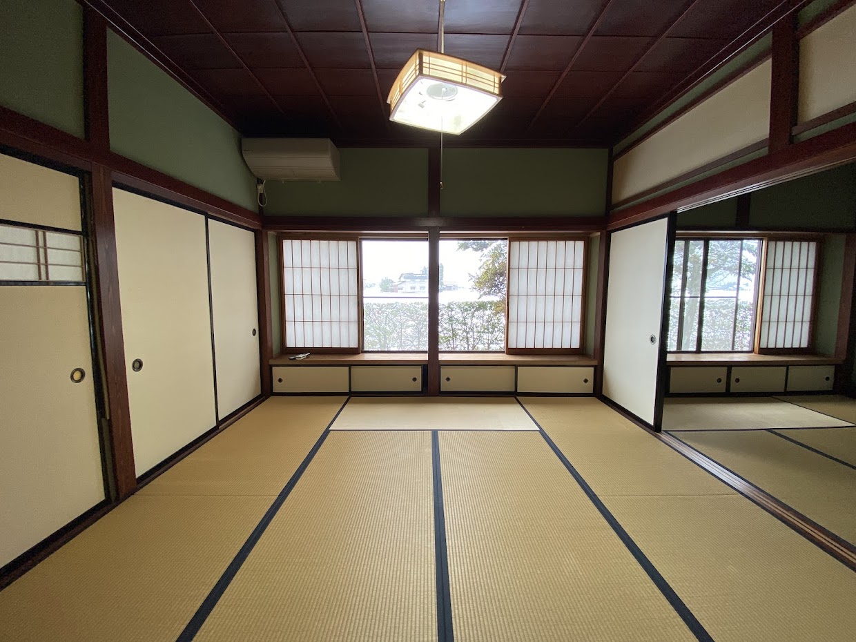 1970s wood house on a large plot in Toyama