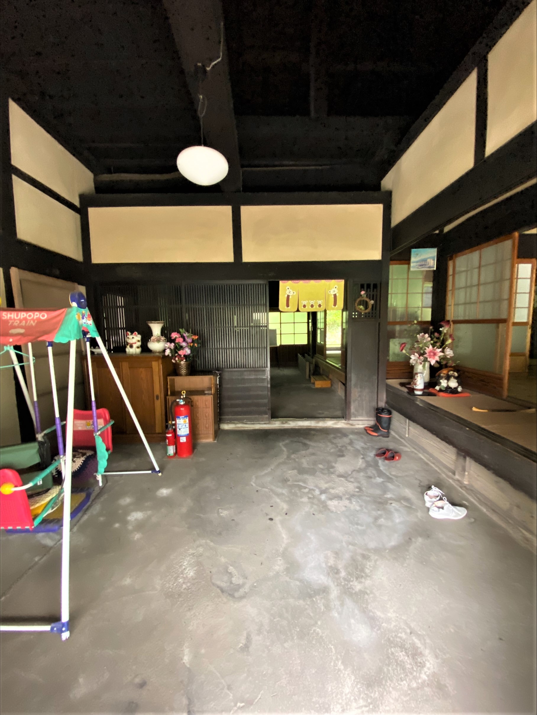 No. 26 - Wooden Single-Story 7-Room House