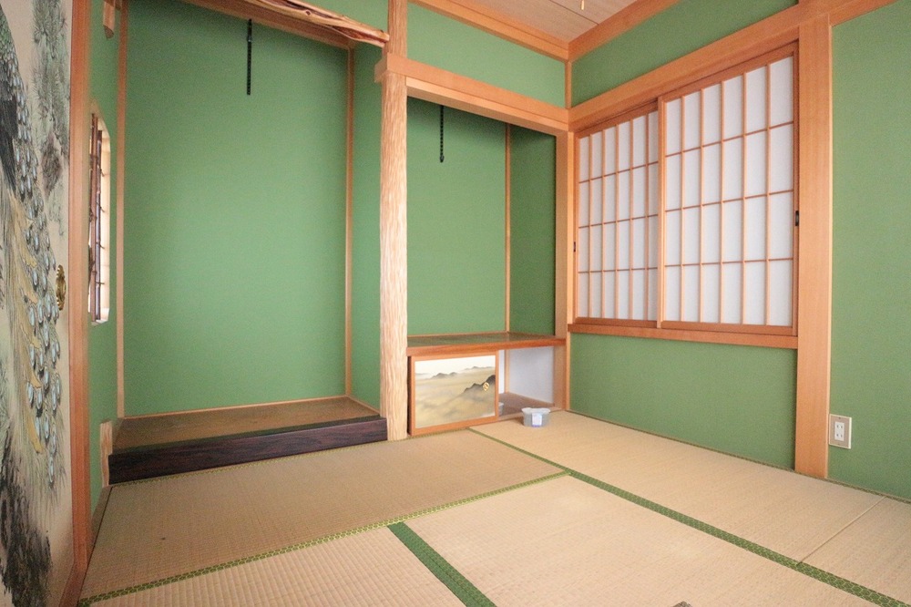 1970s wood house, 13-min walk to station, Toyama