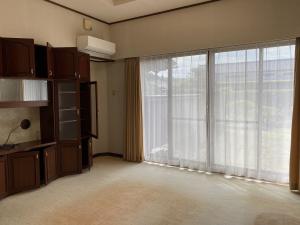 1980s wood house on a large plot in Niigata