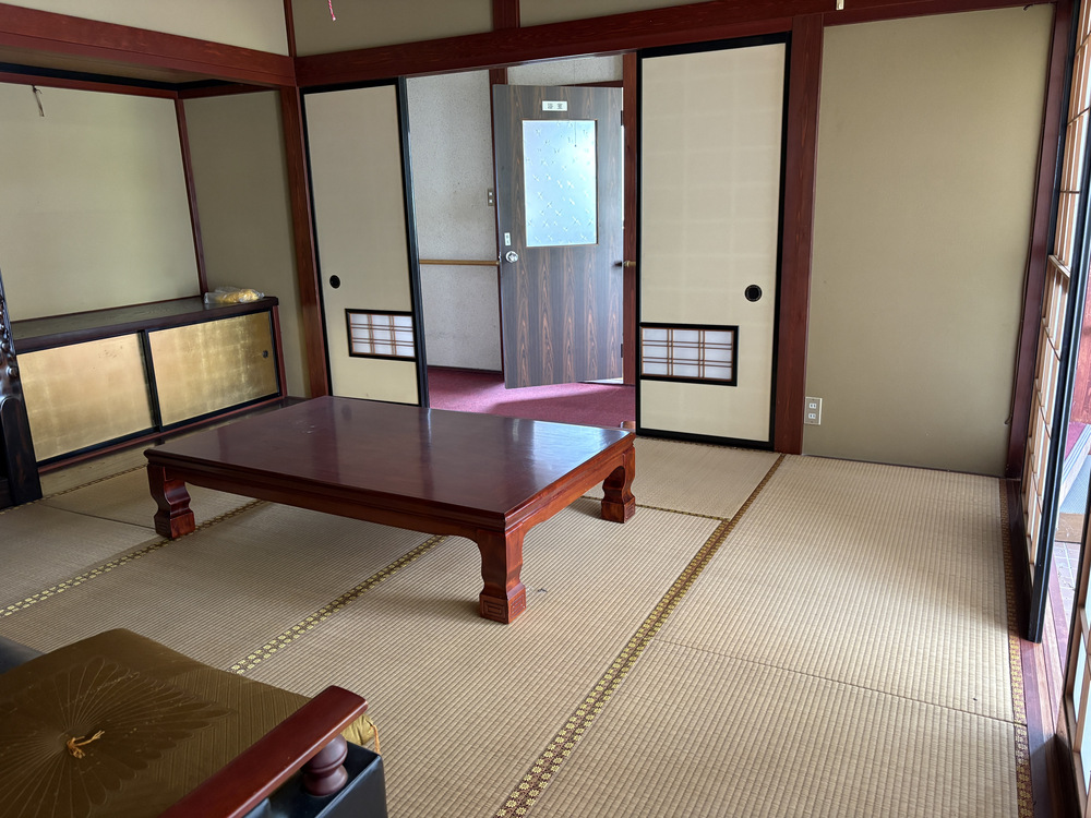 1970s wood house on a large plot in Toyama