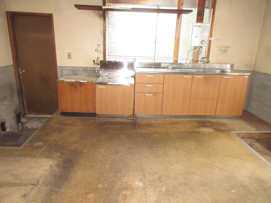 New Vacant House (Sale) No. 345 Hongou 13,800,000 yen Built 1969 Land 1548.23 m² Building 136.16 m²