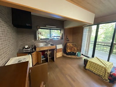 Pellet stove-equipped log house style property!