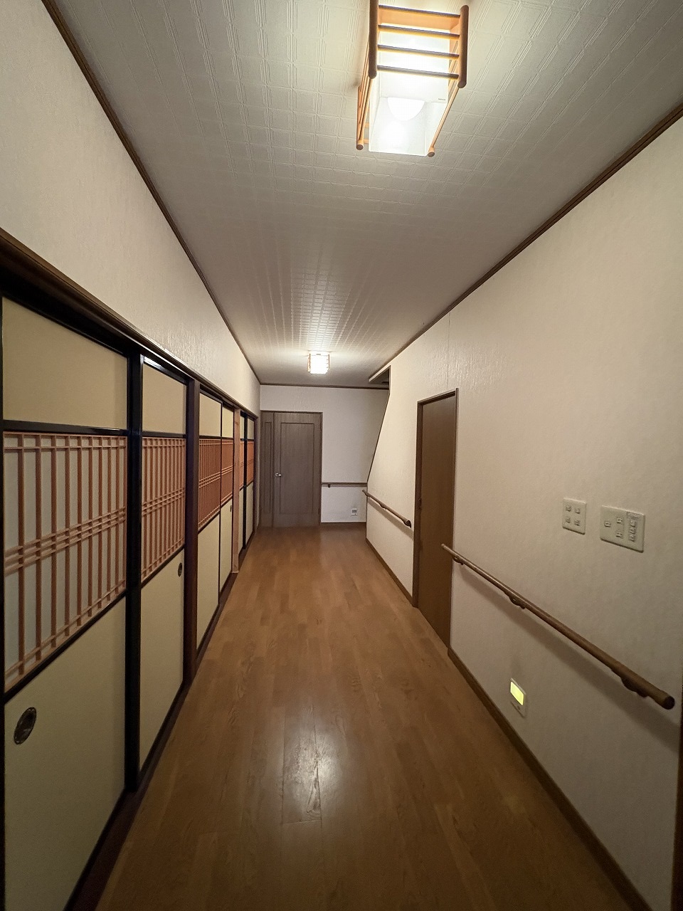 1990s wood house, 15-min walk to station, Toyama