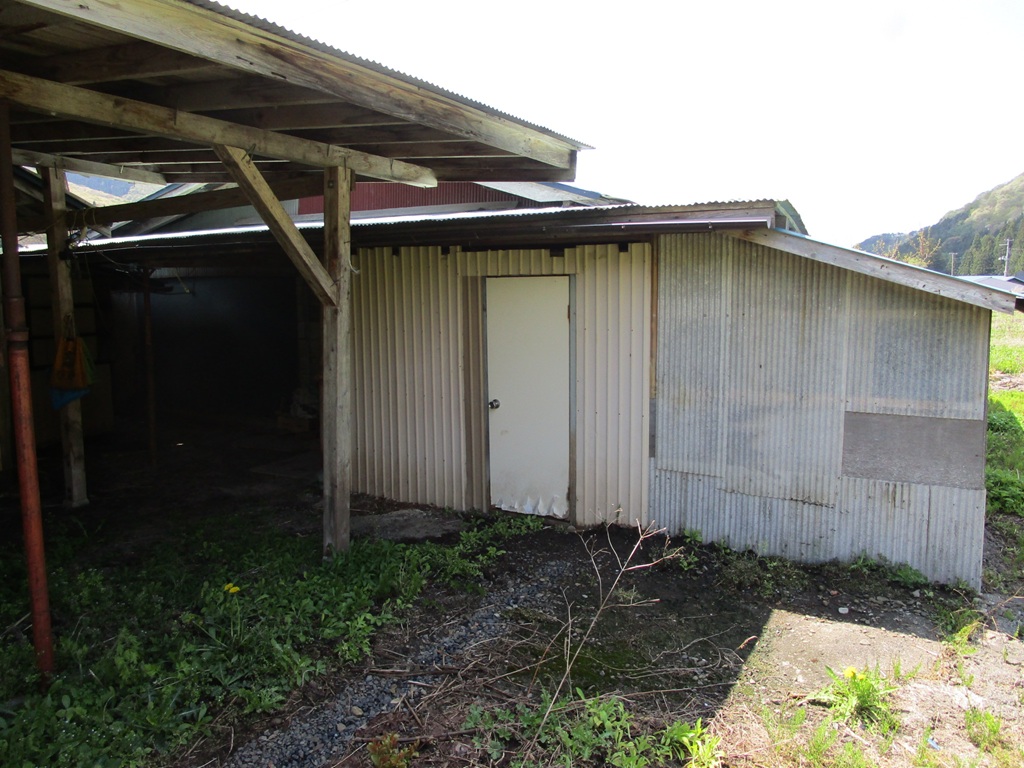 1960s wood house with outbuildings in Iwate