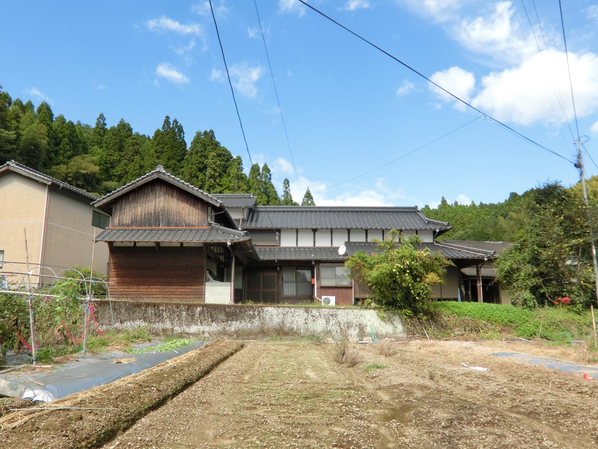 Wood house with outbuildings in Fukuoka