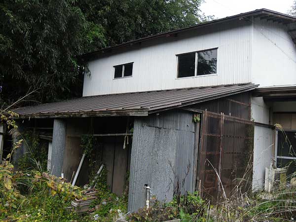 1970s wood house on a large plot in Iwate