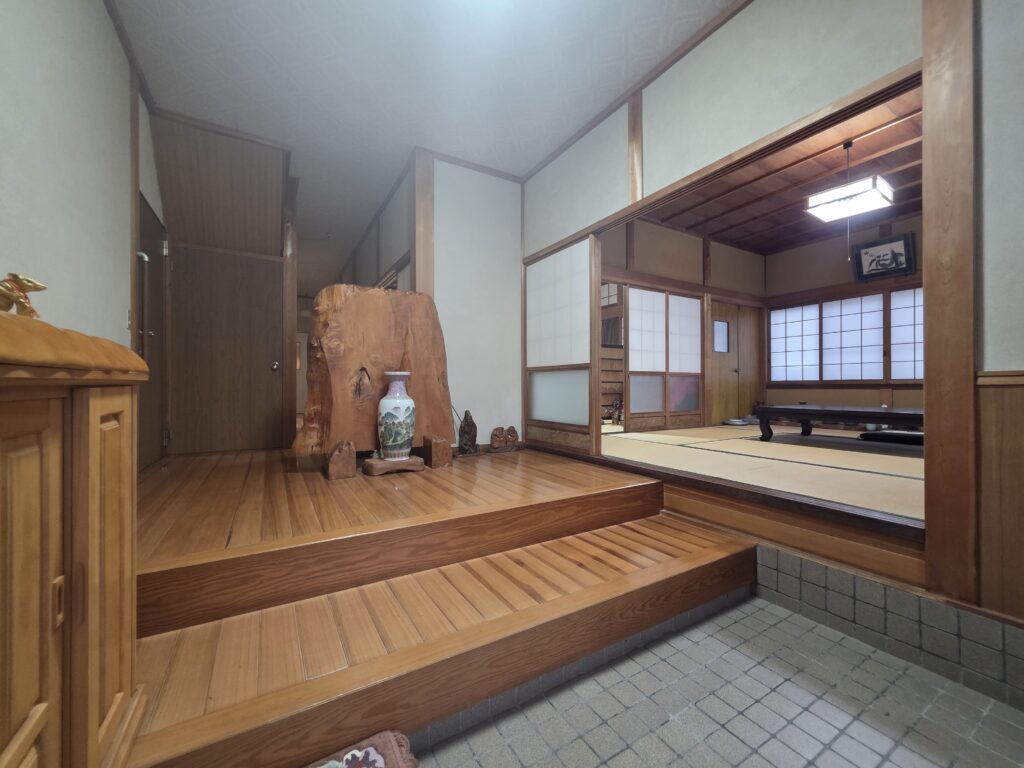 1970s wood house near the coast in Tango, Kyotango