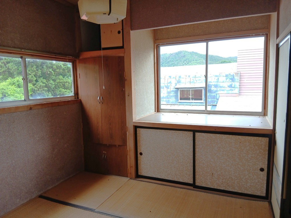 1960s wood house, 11-min walk to station, Iwate