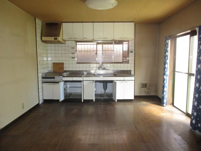 1980s concrete house, 20-min walk to station, Okayama