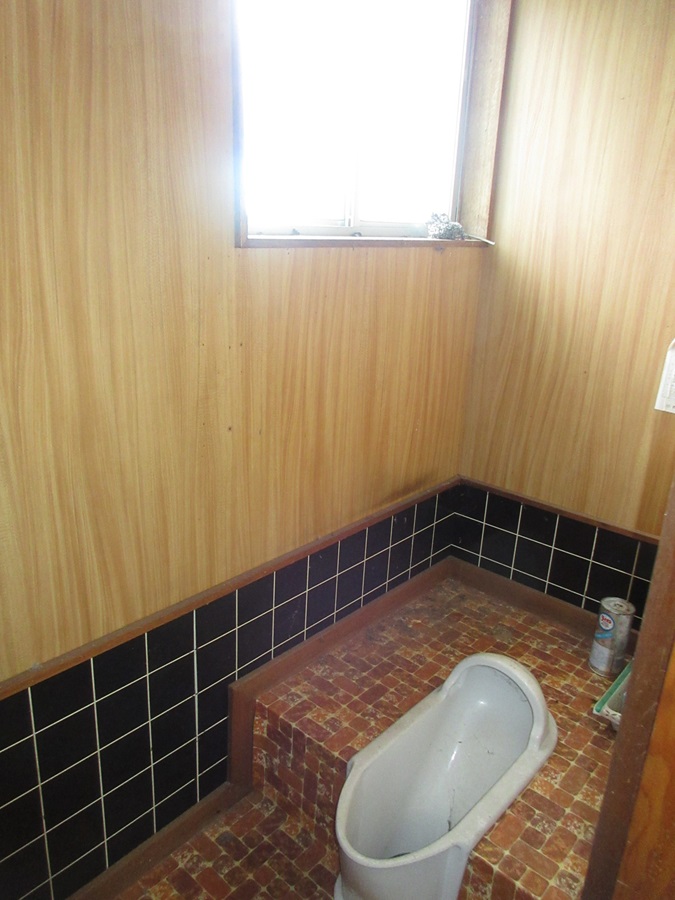 1970s wood house, 12-min walk to station, Iwate
